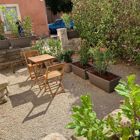 Les Lauriers Leilighet LʼIsle-sur-la-Sorgue Eksteriør bilde